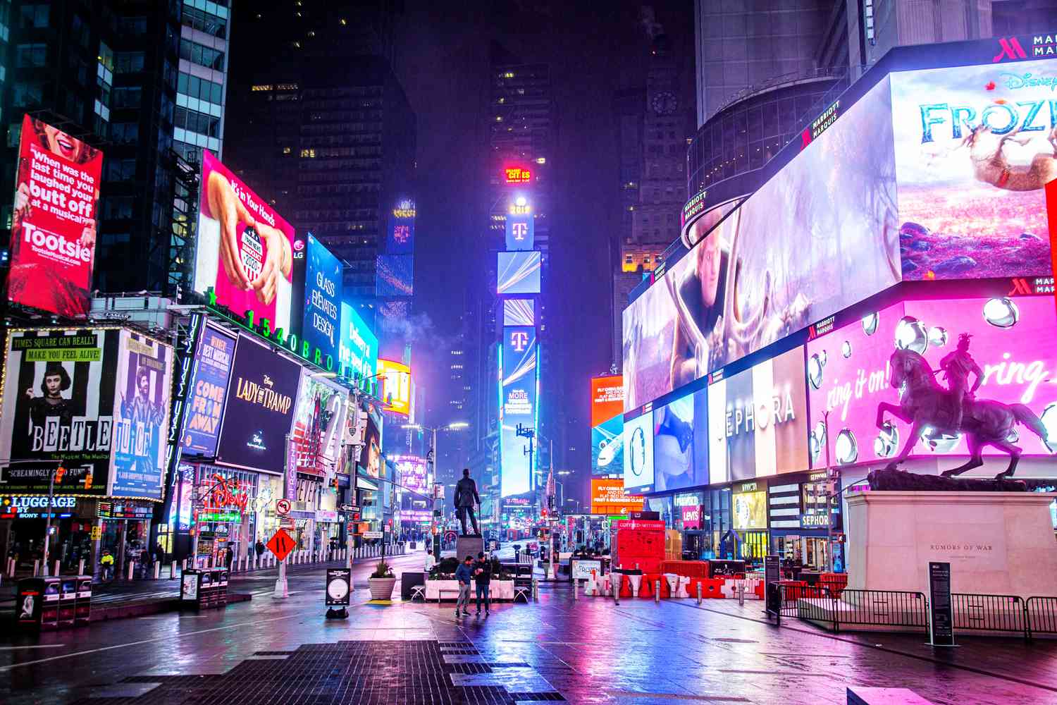 How Digital Signage is Transforming the Retail Industry in Toronto